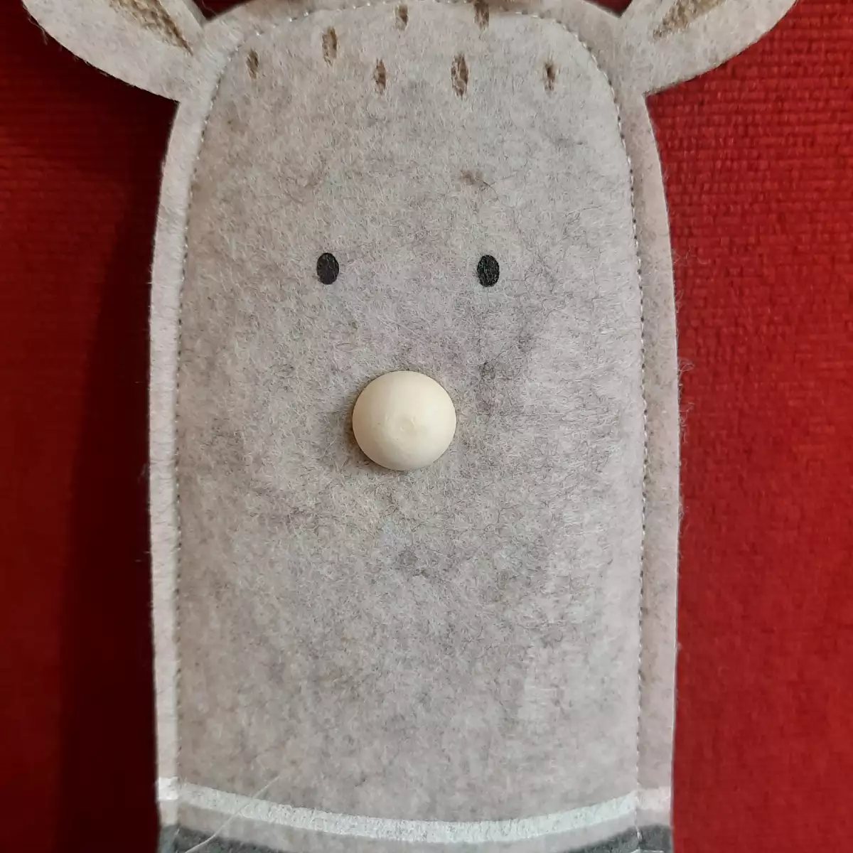 Cerf en feutrine grise